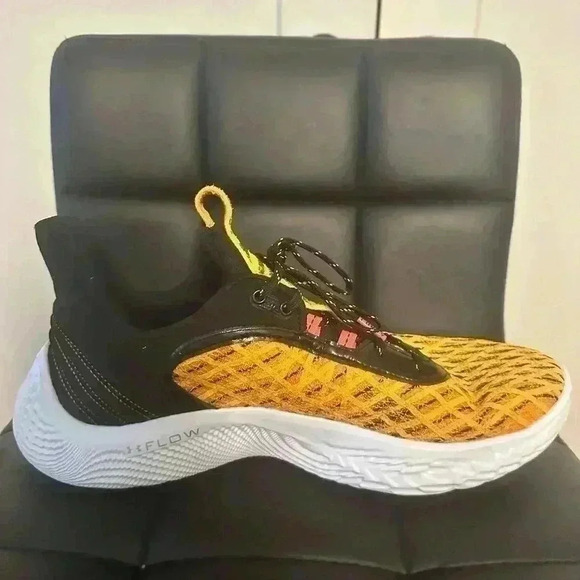 Under Armour Curry 9 Street Sesame Street Size M 13.5 W 15 Yellow Black Sneakers - Picture 6 of 10